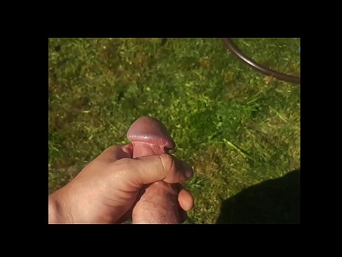 ❤️ Hot hottie gets her pink pussy fucked and cums with a squirt in a summer garden ❤️ paʻakikī porn ia makou ❌